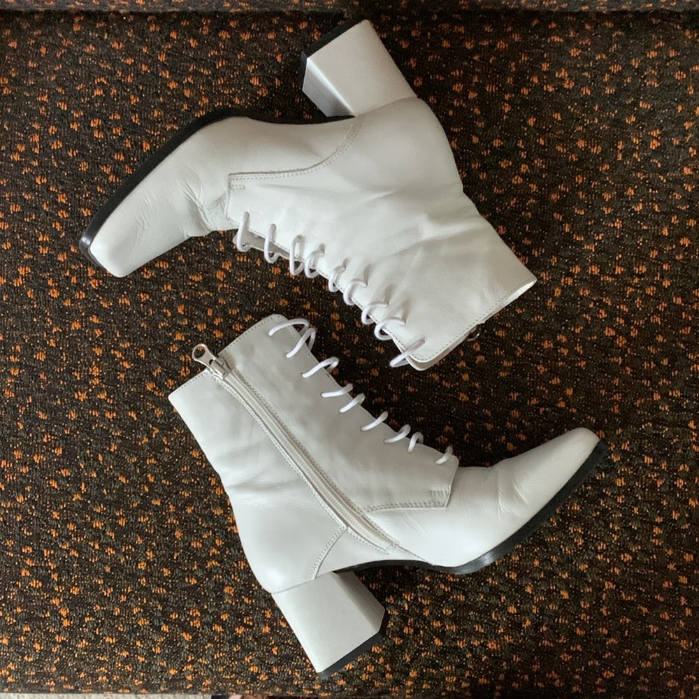 L’Intervalle White Lace-Up Ankle Boots